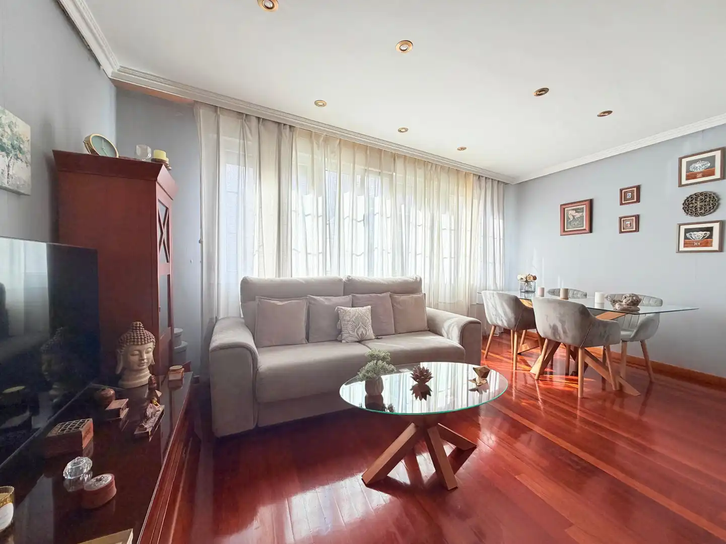 Wohnzimmer von Wohnung zum Verkauf in Avilés mit Parkett, Abstellraum und Möbliert