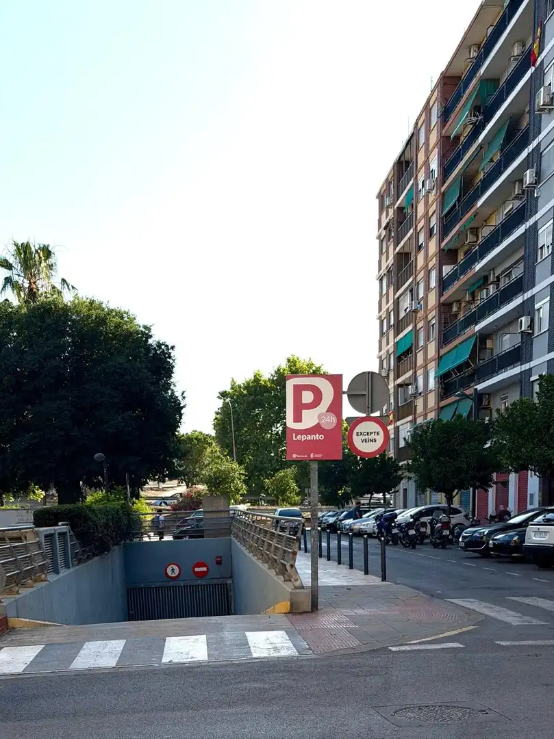 Aparcament de Pis en venda en Mislata amb Balcó
