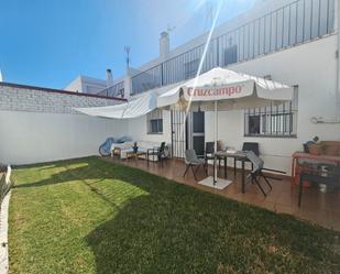 Jardí de Casa adosada en venda en Benacazón amb Aire condicionat, Calefacció i Jardí privat