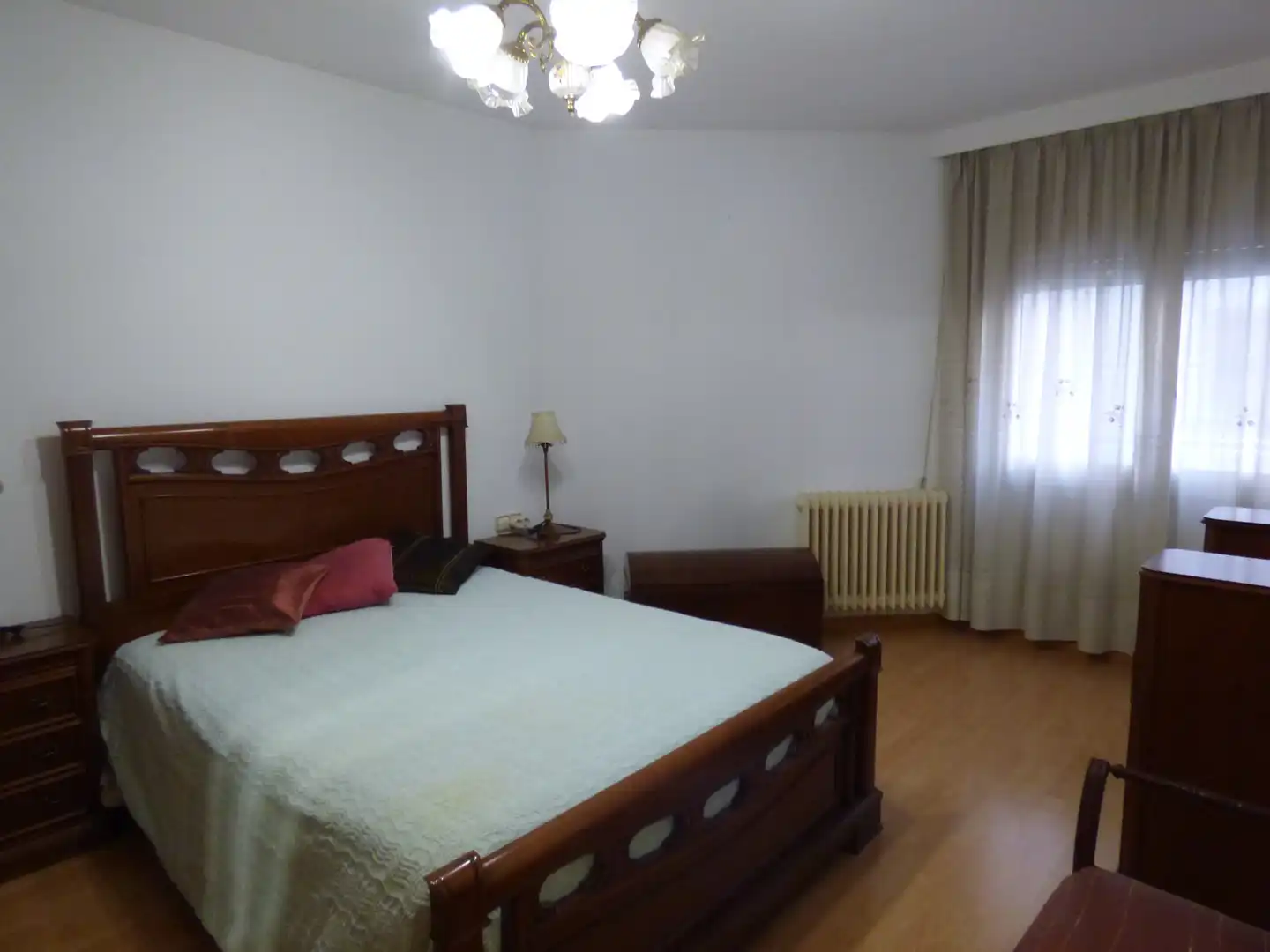 Dormitori de Pis en venda en Cerdanyola del Vallès amb Calefacció i Forn
