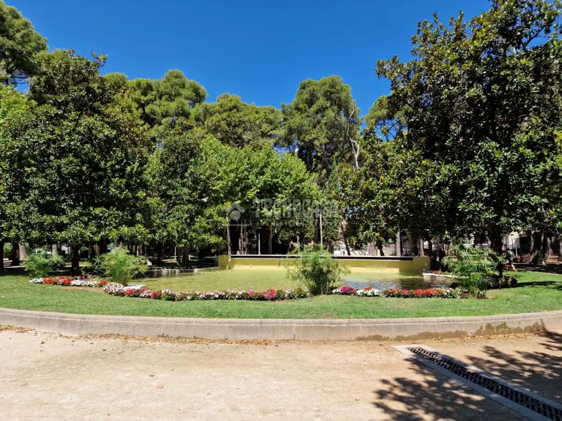 Jardín de Local en venta en Huesca