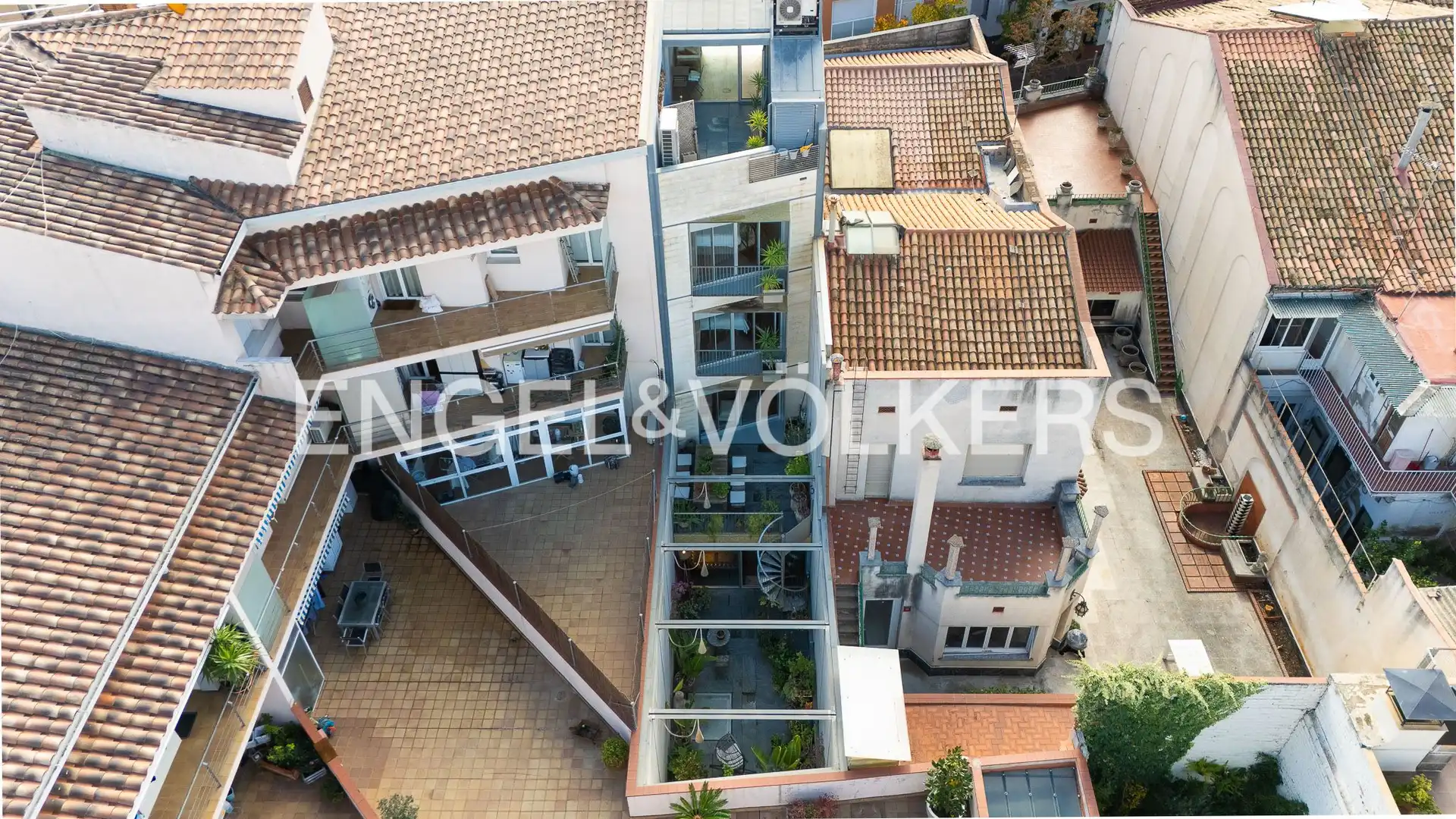 Vista exterior de Casa o xalet en venda en Terrassa amb Aire condicionat, Calefacció i Jardí privat