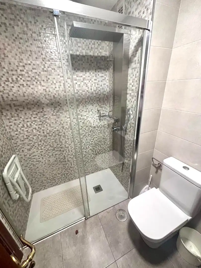 Bathroom of Flat for sale in Gijón   with Heating, Parquet flooring and Oven