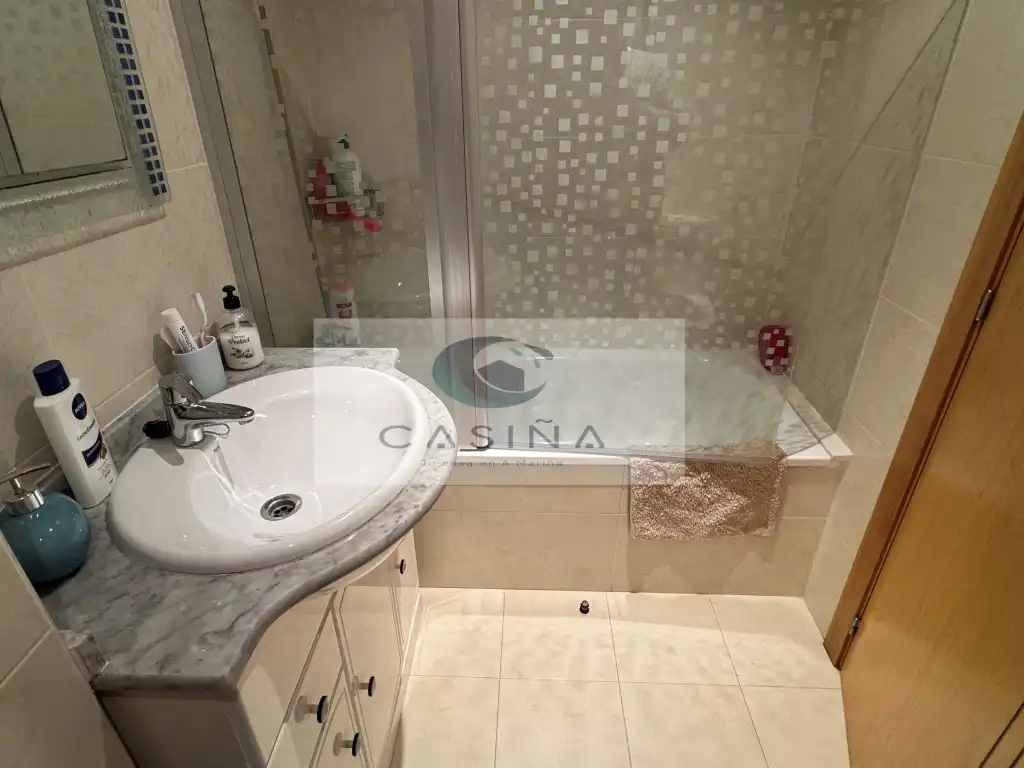 Badezimmer von Wohnung zum Verkauf in Foz