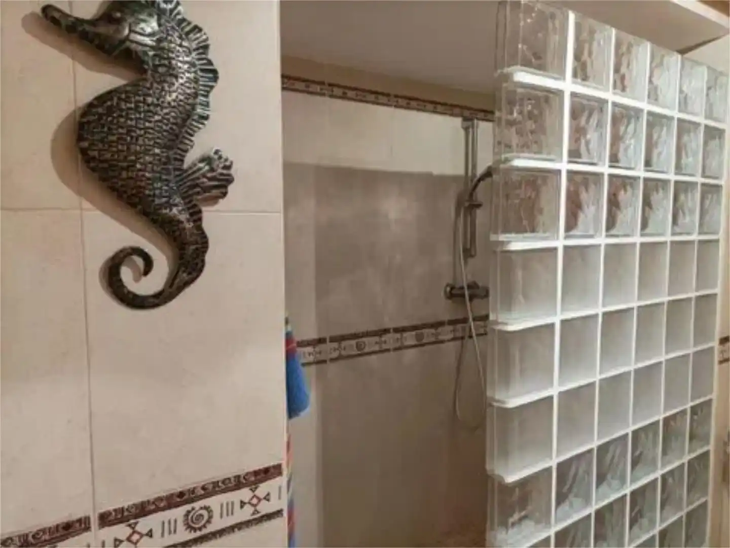 Bathroom of Houses for sale in Gilet  with Air Conditioner, Private garden and Storage room