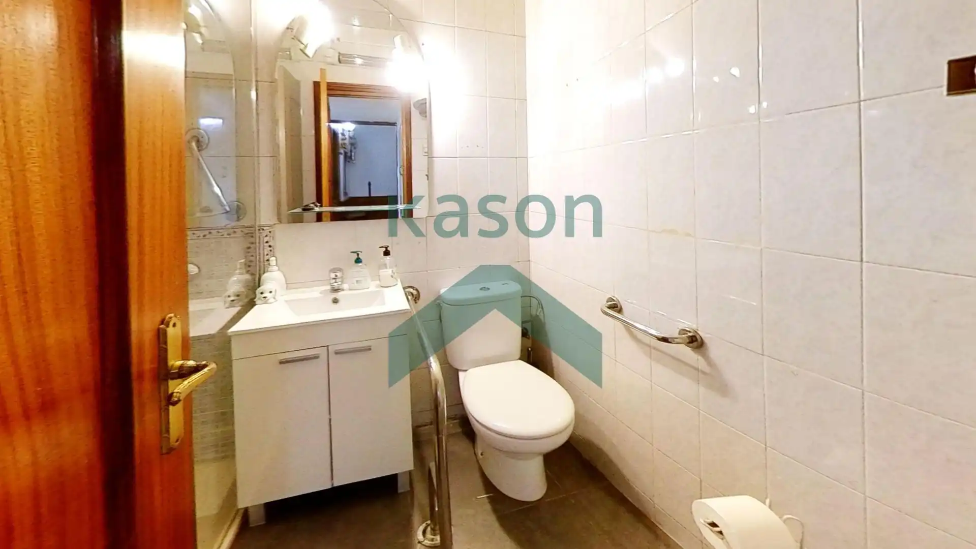 Bathroom of Flat for sale in Madrid  with Air Conditioner and Heating