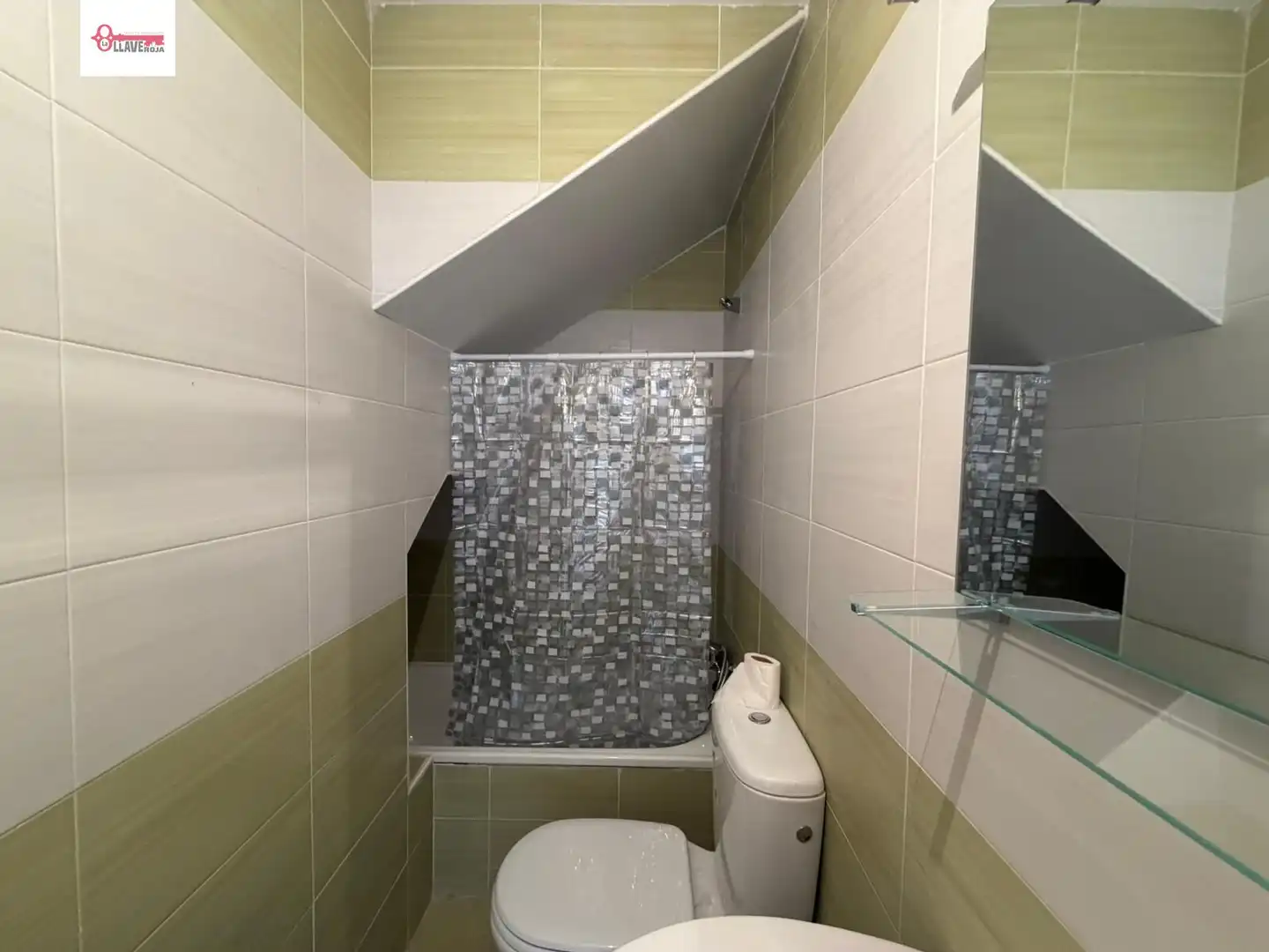 Badezimmer von Maisonette zur Miete in Cogollos mit Heizung, Privatgarten und Möbliert