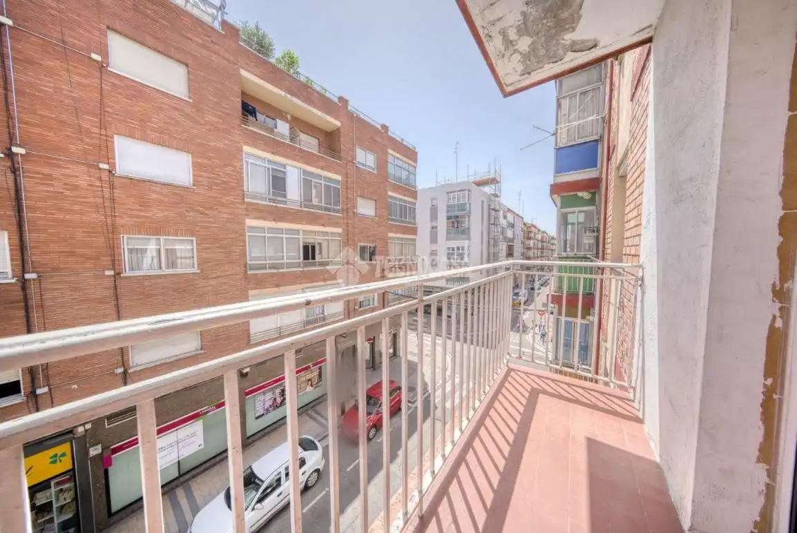 Exterior view of Flat for sale in Valladolid  with Heating, Parquet flooring and Furnished