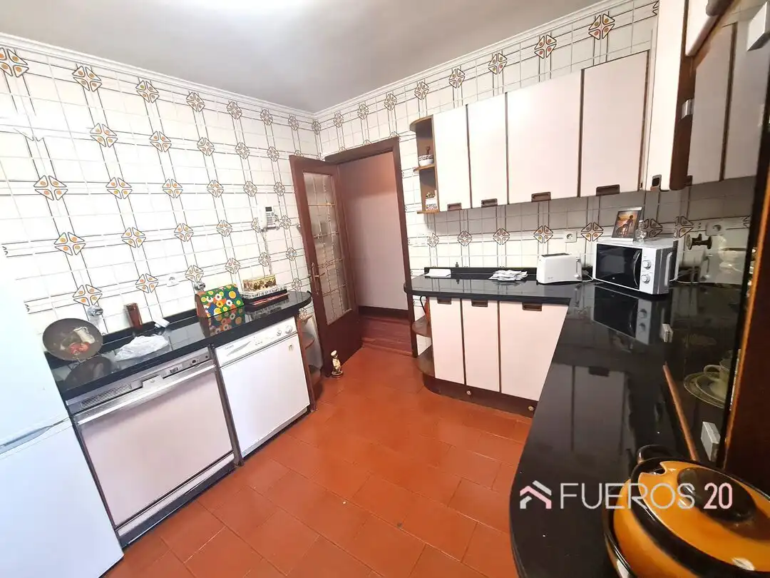 Cocina de Piso en venta en Barakaldo  con Calefacción, Terraza y Trastero