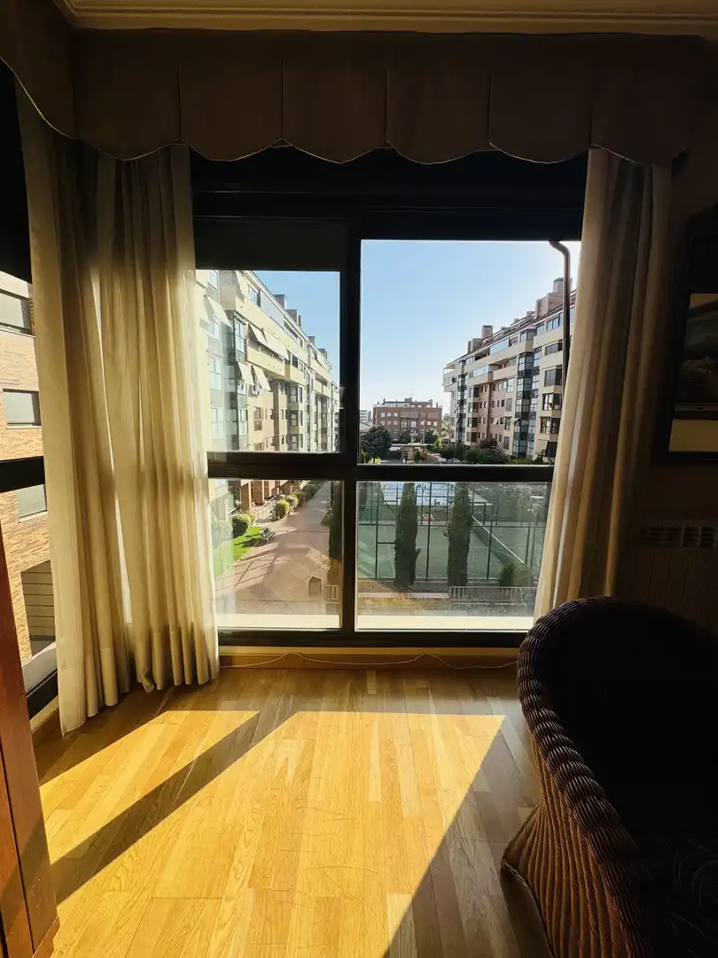 Außenansicht von Wohnung zur Miete in Rivas-Vaciamadrid mit Klimaanlage, Terrasse und Schwimmbad