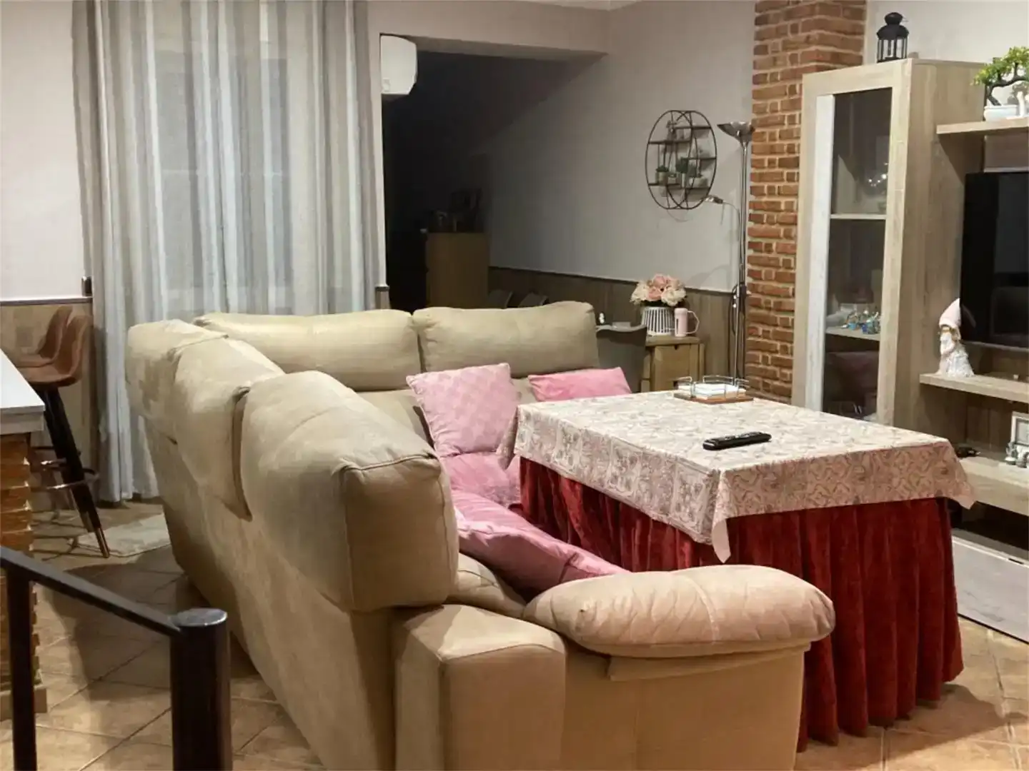 Sala d'estar de Casa adosada en venda en Algodonales amb Aire condicionat, Parquet i Traster