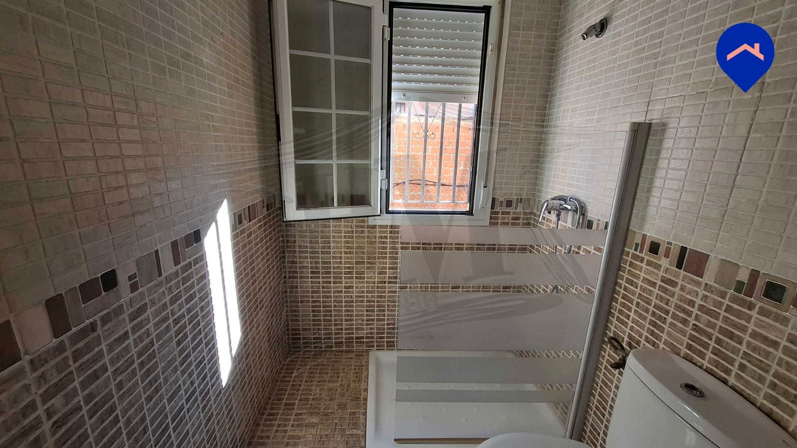 Bany de Casa adosada en venda en Carranque amb Jardí privat, Traster i Forn