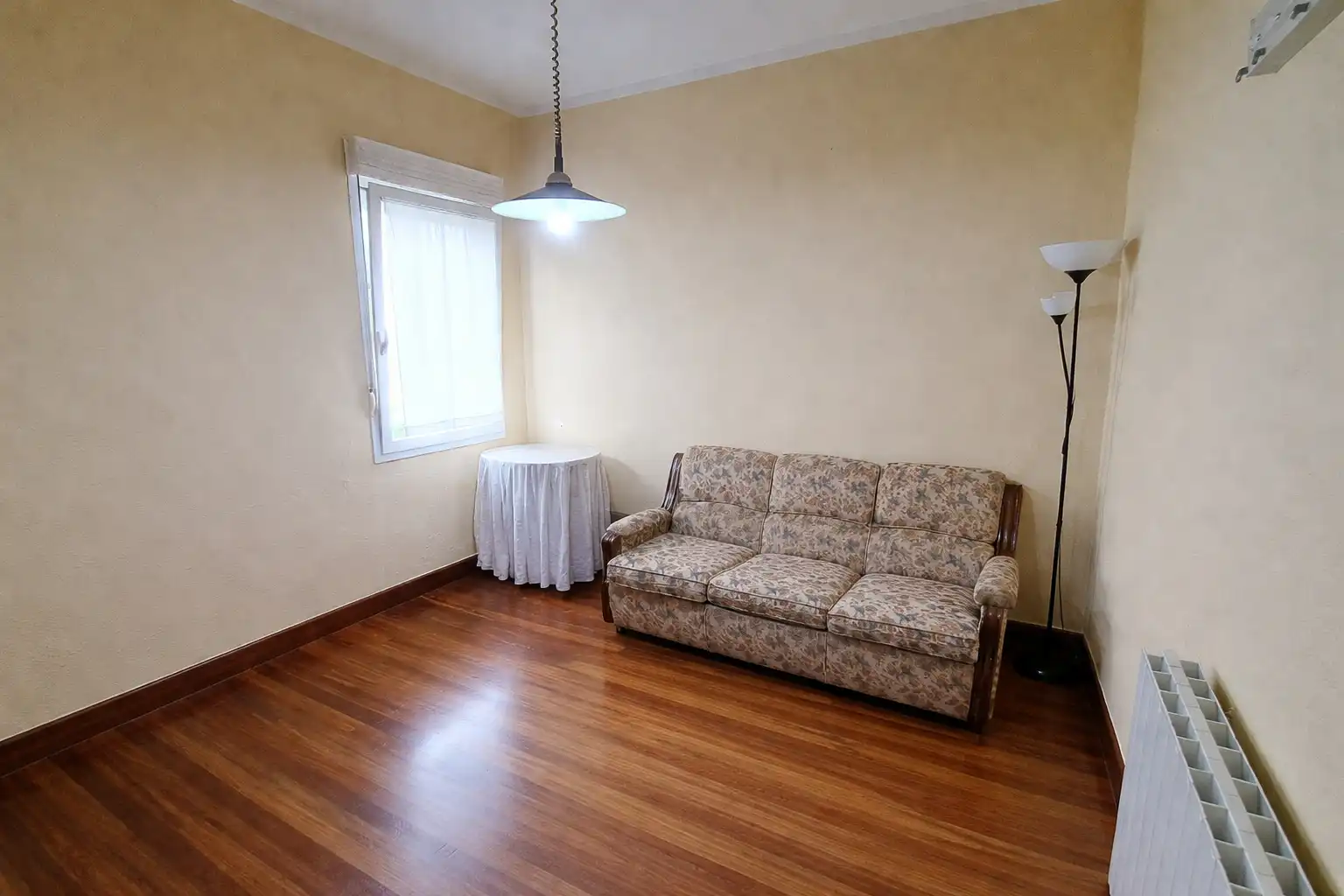 Sala d'estar de Casa o xalet en venda en Bilbao  amb Calefacció, Jardí privat i Terrassa
