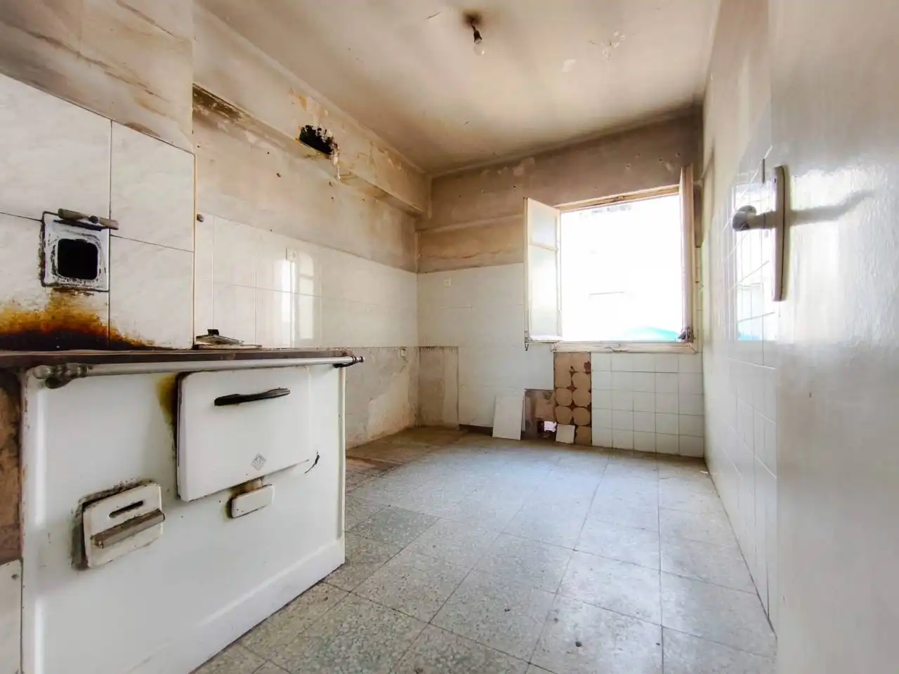 Cuina de Pis en venda en Burgos amb Parquet i Terrassa
