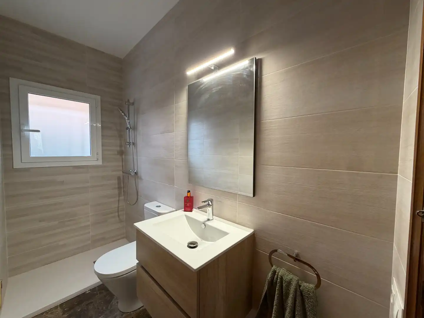 Baño de Casa o chalet en venta en Barberà del Vallès con Aire acondicionado, Calefacción y Jardín privado