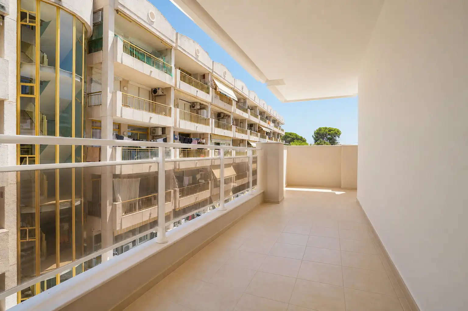 Piso con terraza en venta en Carrer del Vendrell, imagen 8