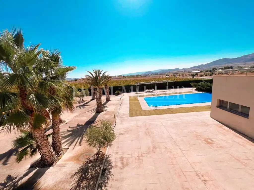 Piscina de Casa o xalet en venda en Yecla amb Aire condicionat, Calefacció i Jardí privat