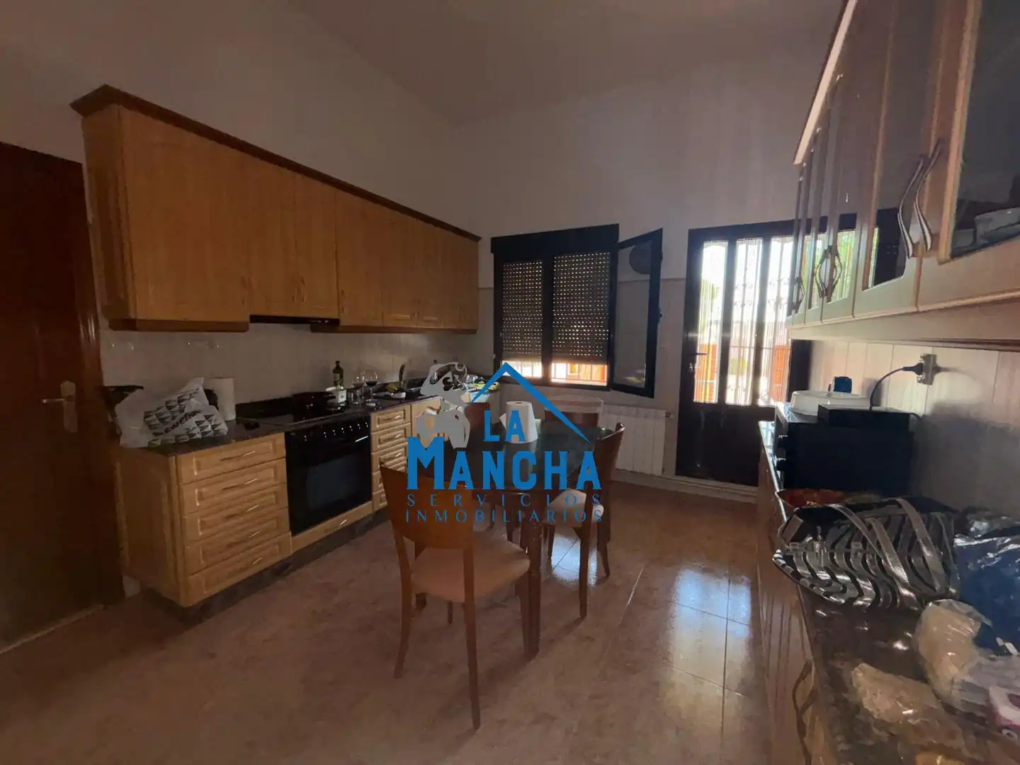 Cocina de Casa o chalet en venta en Hoya-Gonzalo con Calefacción, Jardín privado y Amueblado