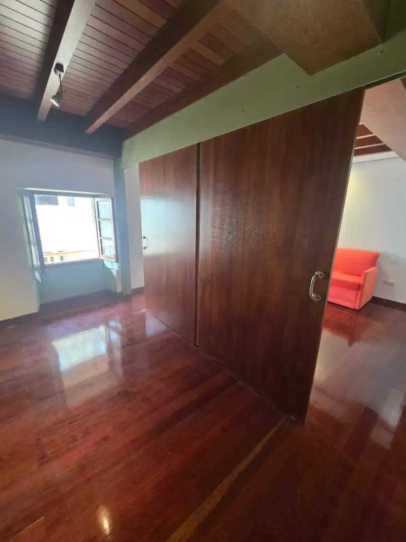 Habitación de Casa adosada en venta en Viveiro con Calefacción, Parquet y Horno