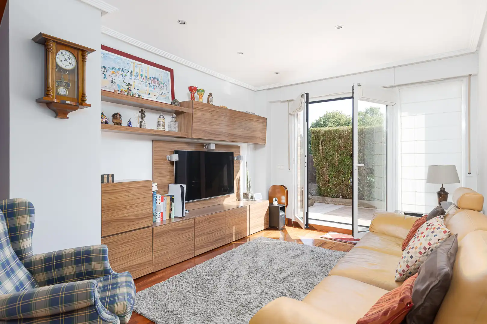 Sala d'estar de Dúplex en venda en Donostia - San Sebastián  amb Calefacció, Jardí privat i Parquet