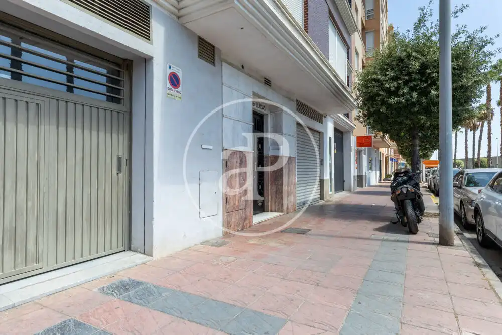 Piso en venta en Avinguda Cardenal Vicent Enrique I Tarancó, Piscinas