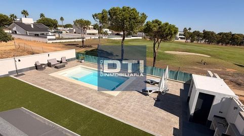 Chalet en venta o alquiler con piscina y vistas al campo de golf en La Monacilla, Aljaraque, image 2