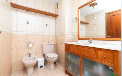 Bany de Pis en venda en  Almería Capital amb Aire condicionat, Terrassa i Traster