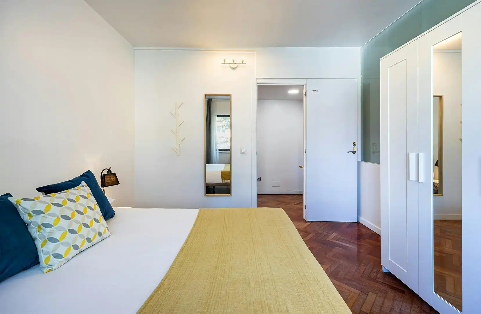 Bedroom of Flat for share in Madrid  with Heating, Furnished and Washing machine