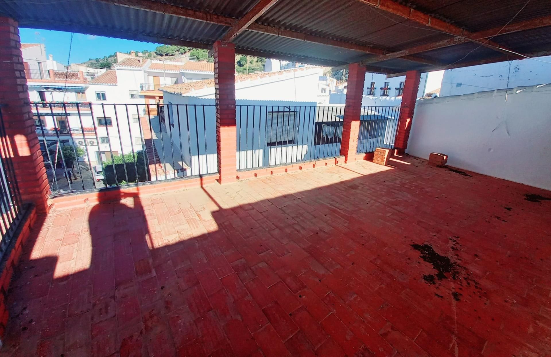 Vista exterior de Casa o xalet en venda en Canillas de Aceituno amb Terrassa, Traster i Moblat