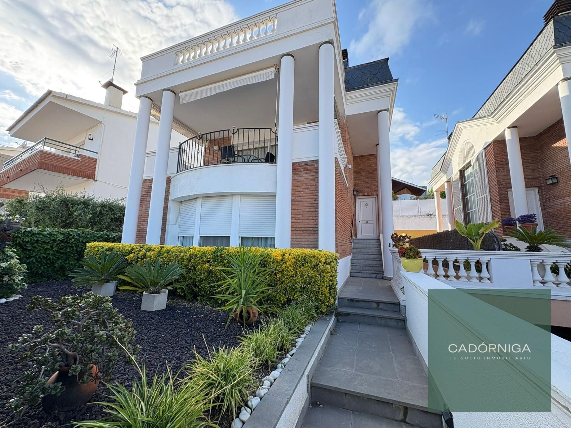 Exterior view of House or chalet for sale in El Masnou  with Air Conditioner, Heating and Private garden