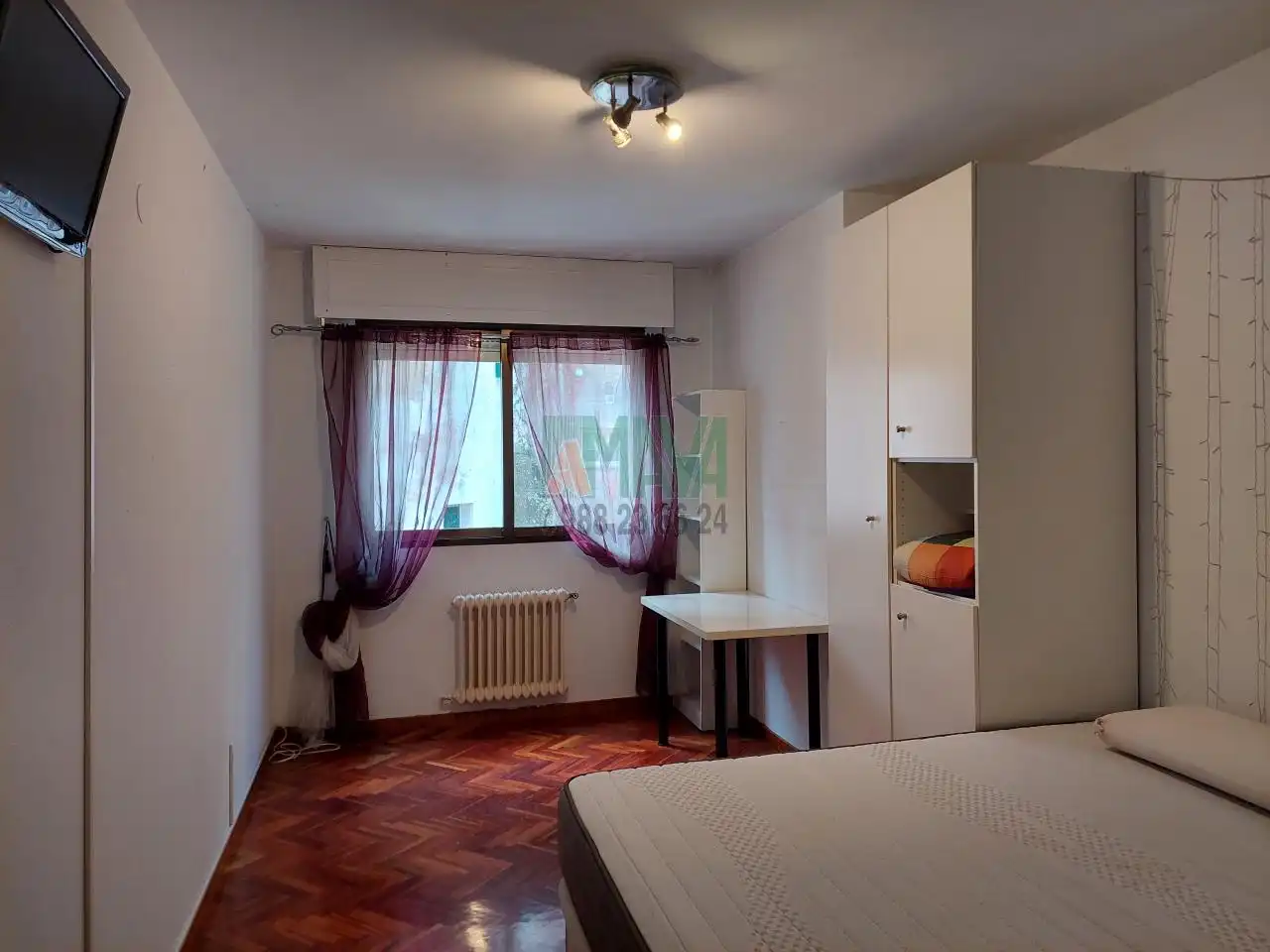 Habitación de Piso de alquiler en Ourense Capital  con Calefacción, Parquet y Amueblado