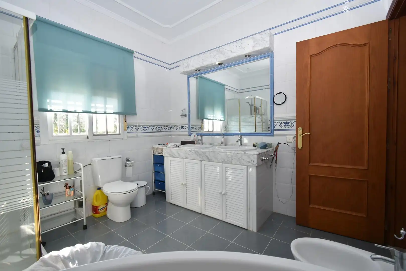 Bathroom of Houses for sale in Chiclana de la Frontera  with Air Conditioner, Heating and Private garden