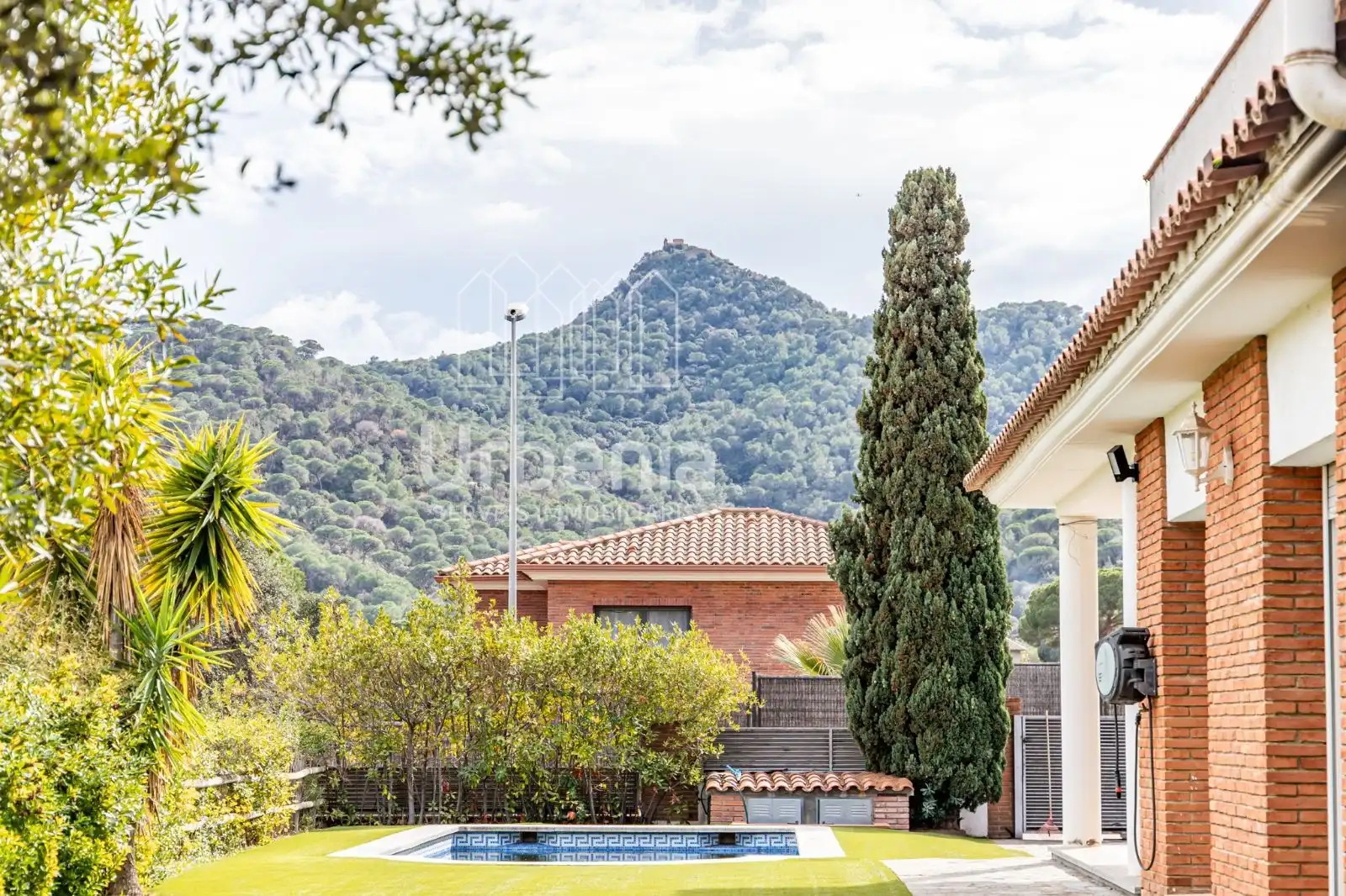 Außenansicht von Haus oder Chalet zum Verkauf in Argentona mit Privatgarten, Abstellraum und Schwimmbad