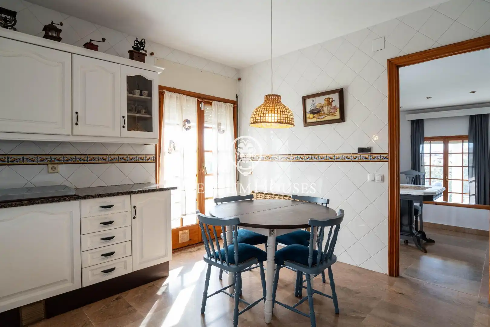 Cuina de Casa o xalet en venda en Vilanova i la Geltrú amb Calefacció, Jardí privat i Terrassa