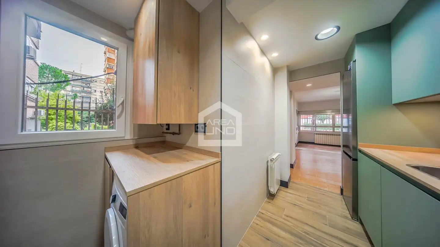 Ground floor for sale in Alcorcón  with Heating