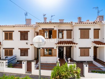 Maison mitoyenne avec balcon à vendre à Passatge Monestir de Poblet 17