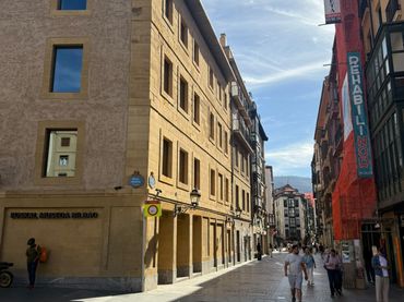 Flat with balcony for sale in Ibaiondo