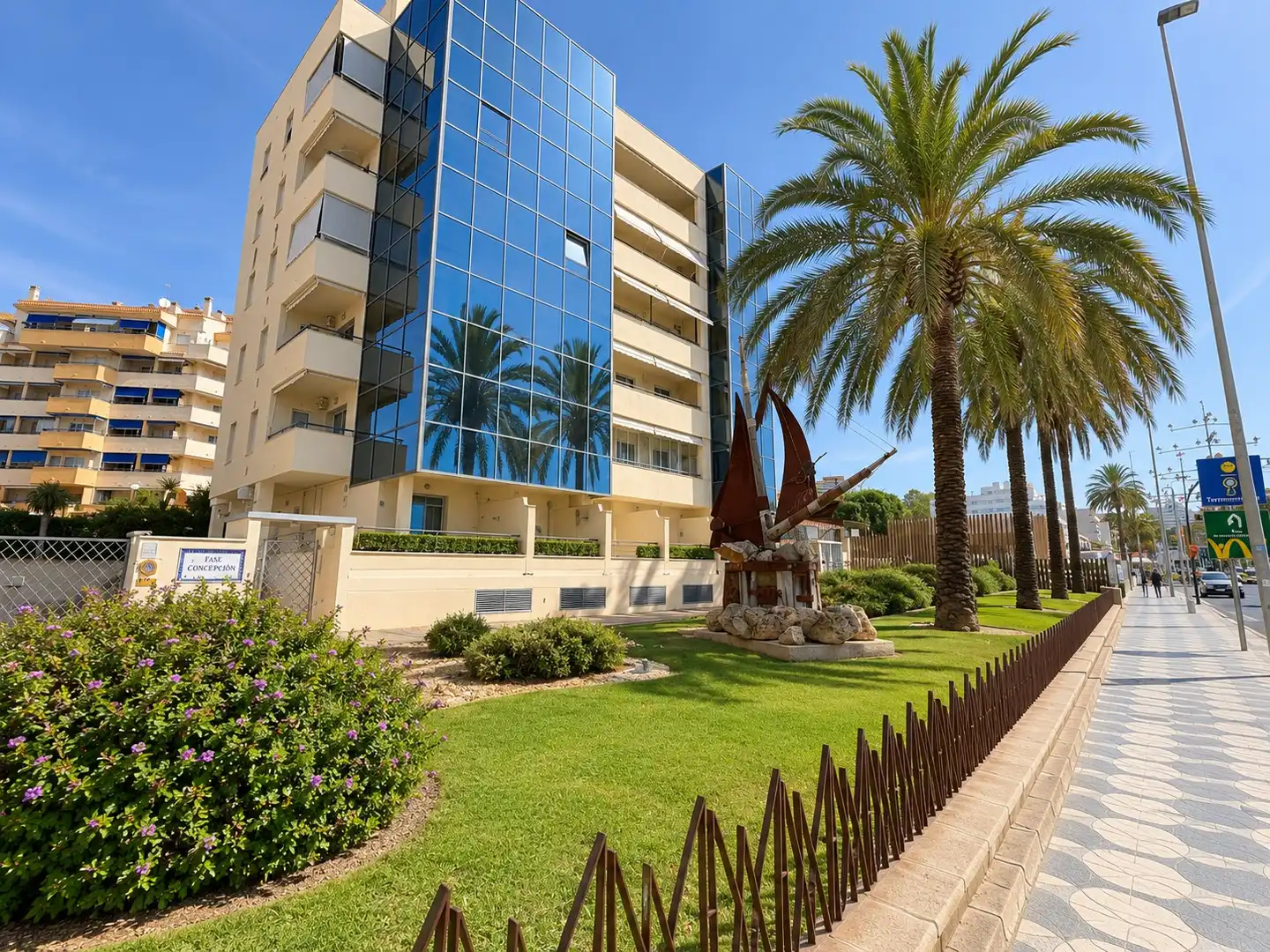 Vista exterior de Planta baja en venta en Benalmádena