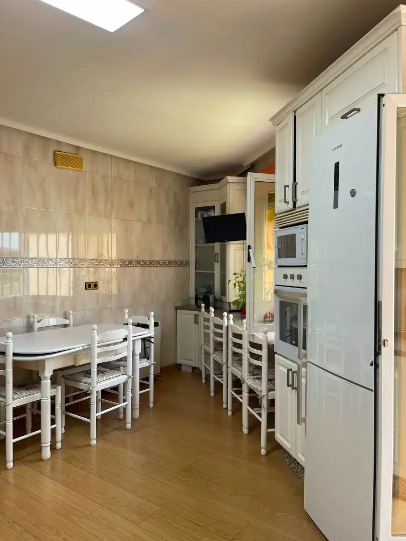 Cuina de Casa o xalet en venda en Plasencia amb Aire condicionat, Calefacció i Jardí privat