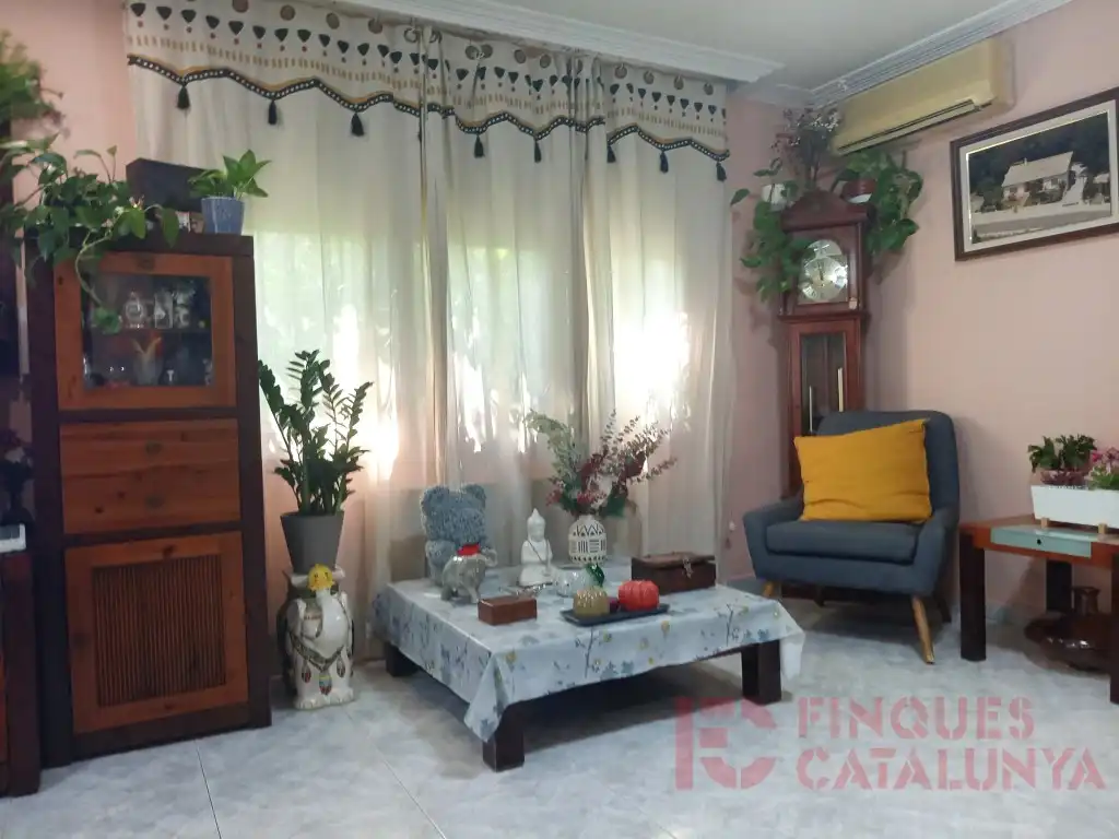 Sala d'estar de Casa o xalet en venda en Vilobí d'Onyar