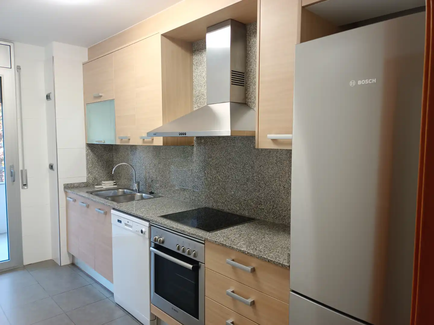 Küche von Wohnung zur Miete in  Lleida Capital mit Klimaanlage, Heizung und Ofen