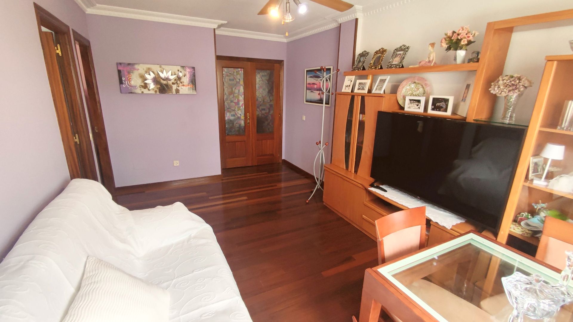 Sala de estar de Piso en venta en Santa Cruz de Bezana con Calefacción, Parquet y Amueblado