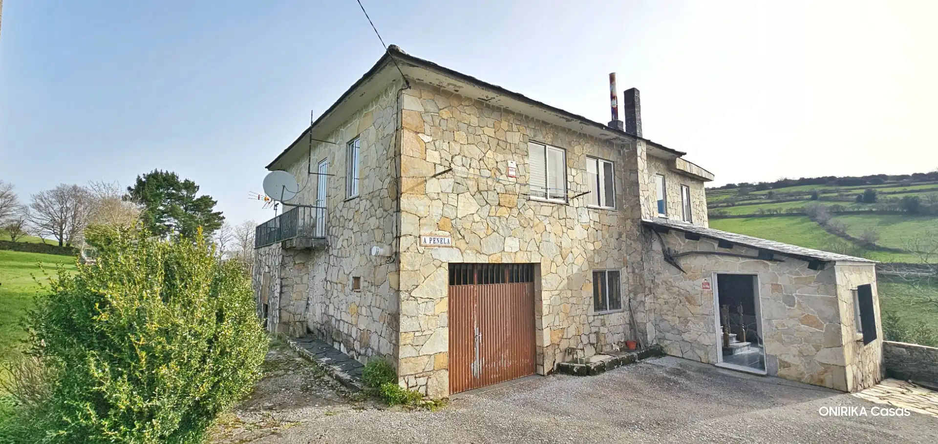 Vista exterior de Casa o xalet en venda en Triacastela amb Calefacció, Jardí privat i Parquet