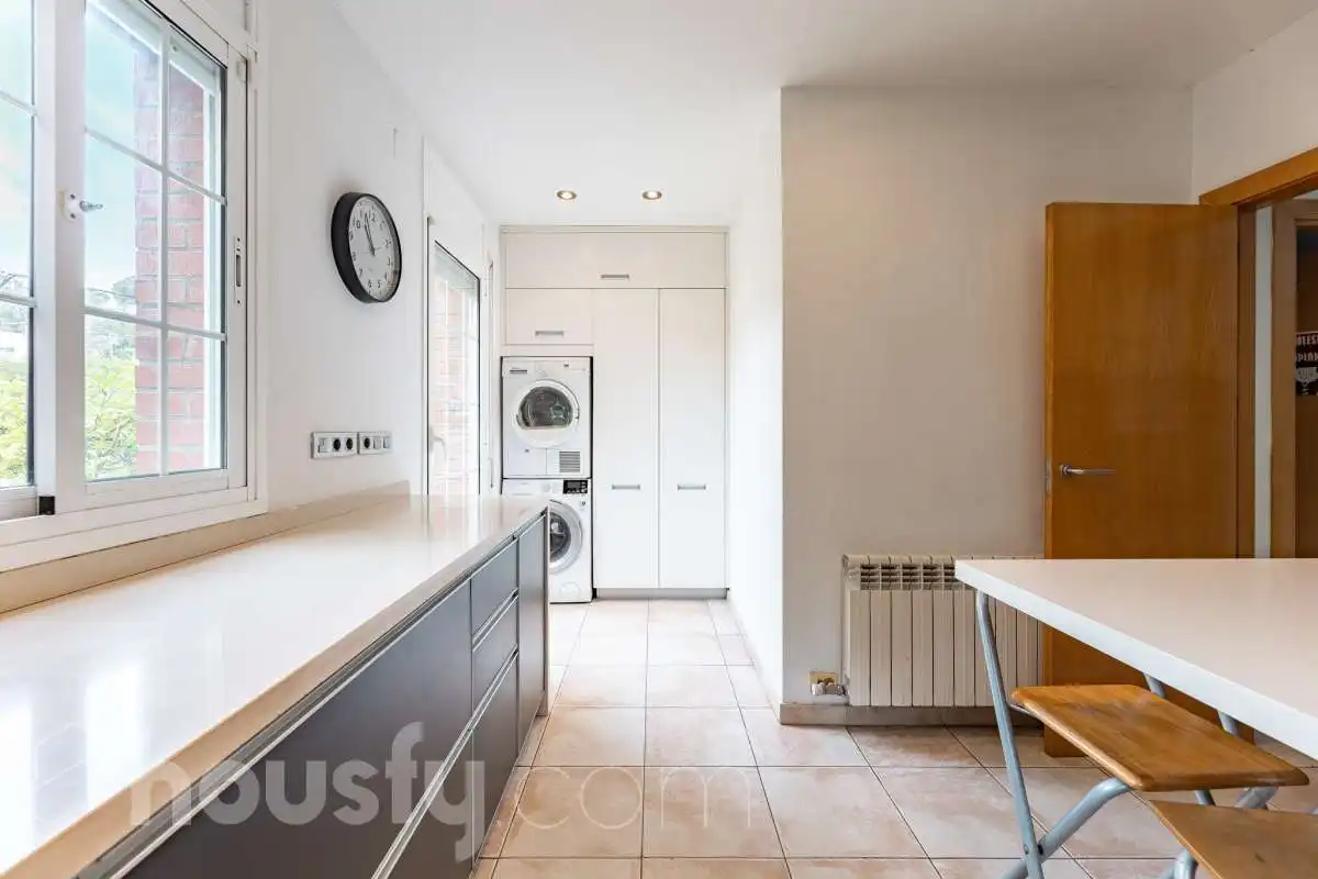 Cuina de Casa o xalet en venda en Sant Cugat del Vallès amb Aire condicionat, Calefacció i Jardí privat