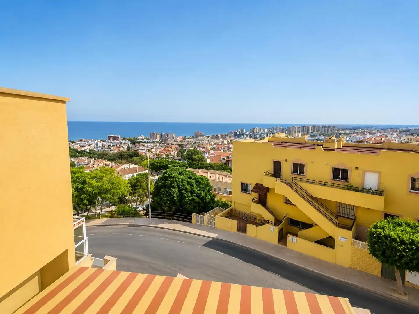 Vista exterior de Piso en venta en Roquetas de Mar con Aire acondicionado y Terraza
