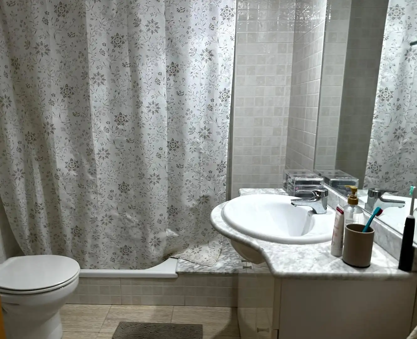 Bathroom of Flat for sale in Badalona  with Air Conditioner, Storage room and Balcony