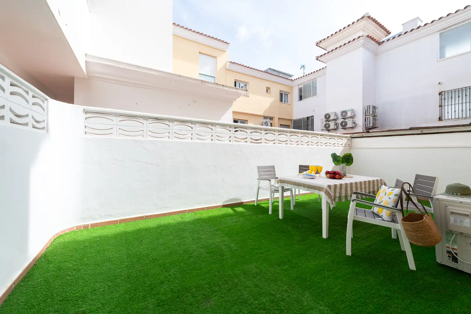 Terraza de Piso en venta en Estepona con Amueblado, Lavadora y Microondas