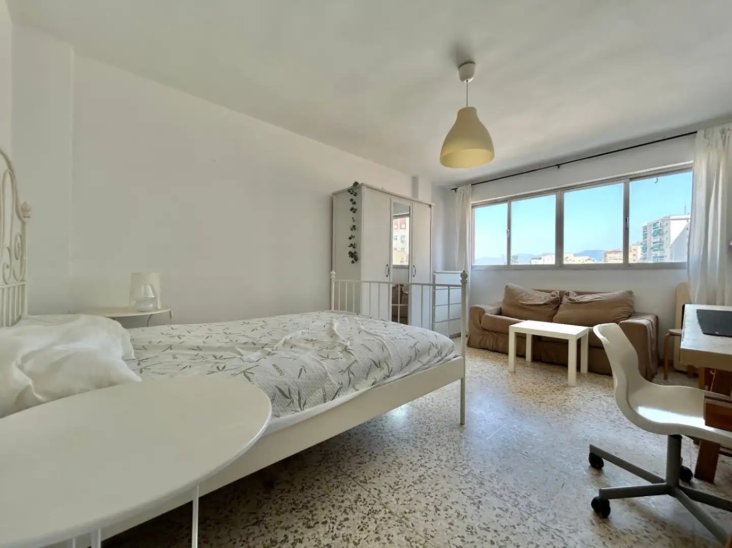 Dormitori de Apartament en venda en Málaga amb Aire condicionat, Balcó i Internet