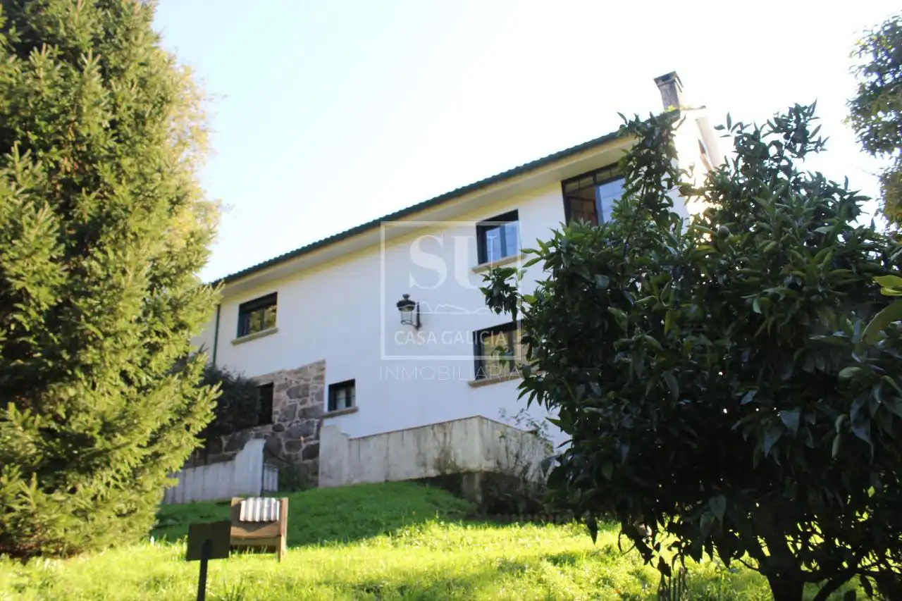 Vista exterior de Casa o xalet en venda en Gondomar amb Calefacció, Jardí privat i Moblat