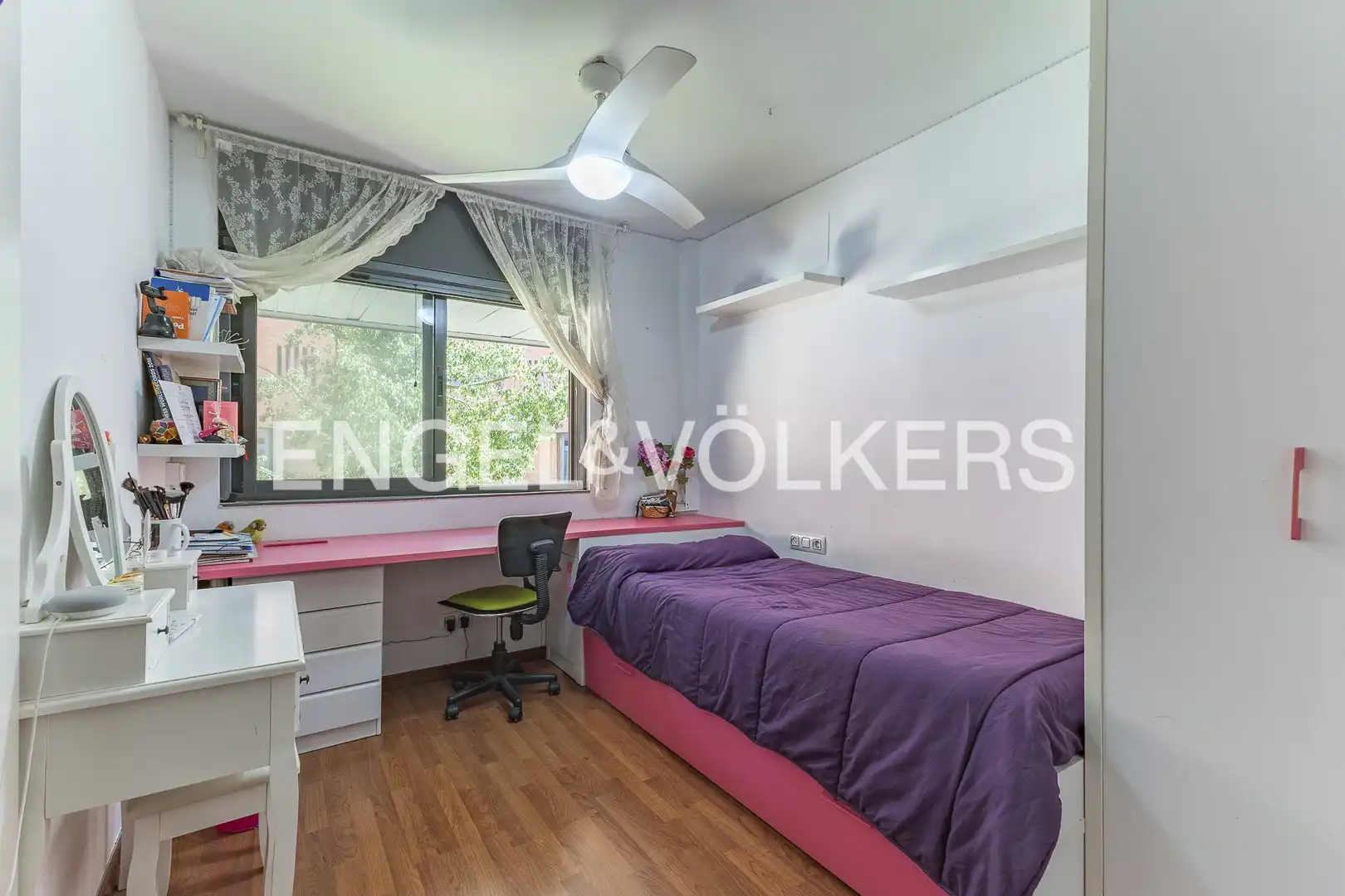 Habitación de Dúplex en venta en Sant Just Desvern con Aire acondicionado, Calefacción y Jardín privado